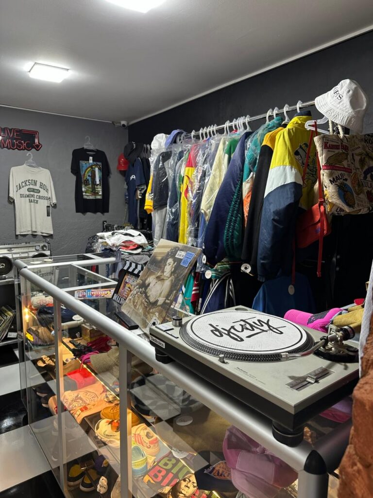 tienda just music old school vitrina
