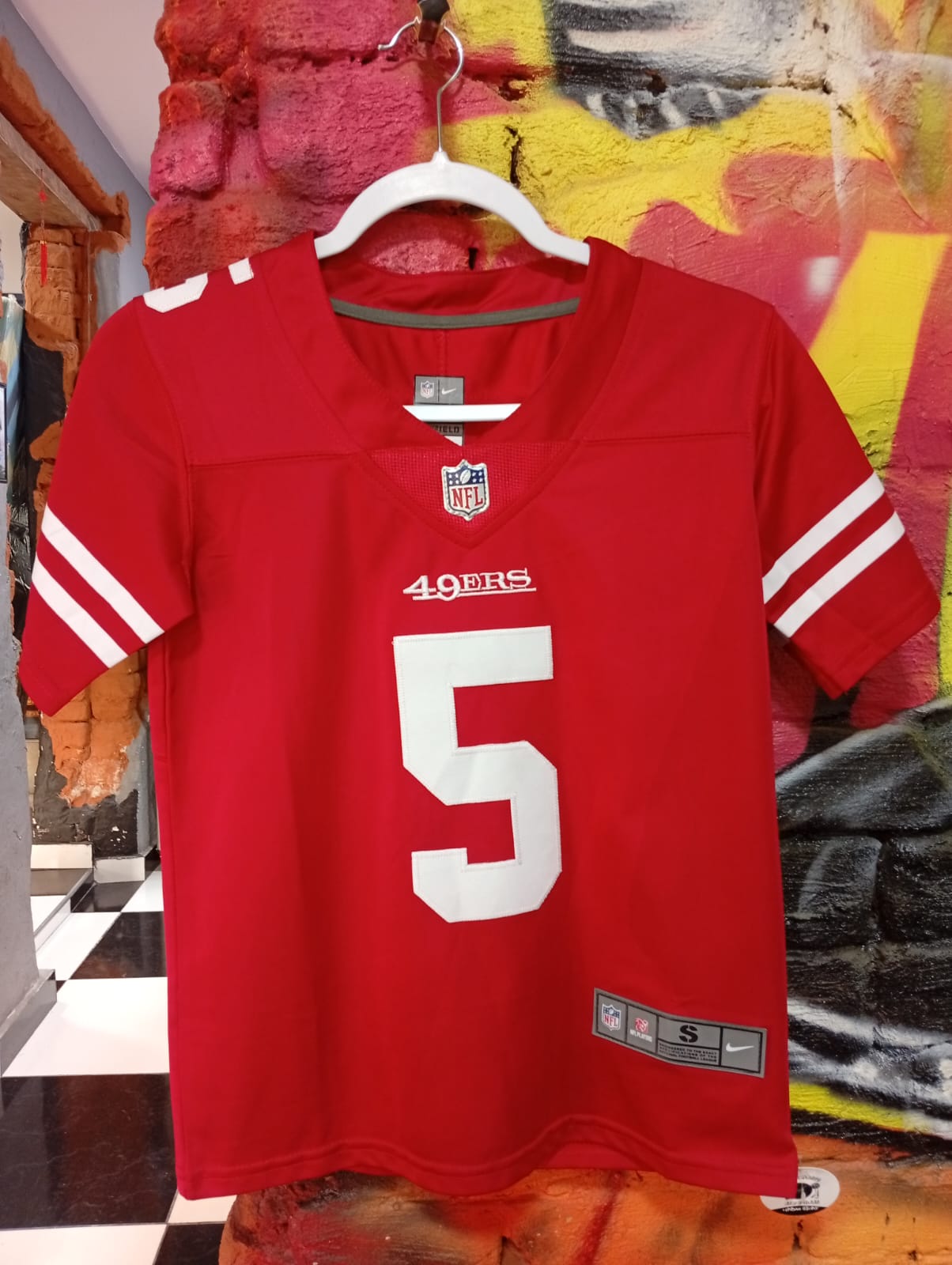 camiseta oficial Nike Game del jugador Trey Lance #5 para los San Francisco 49ers de la NFL camiseta oficial Nike Game del jugador Trey Lance #5 para los San Francisco 49ers de la NFL